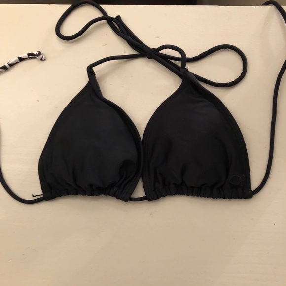 Bikinis - Picture 2 of 3